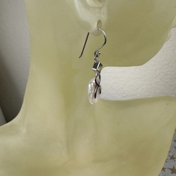 NWOT Real Silver Genuine Pearl & Genuine Peridot Dangling Earrings - Picture 2 of 4